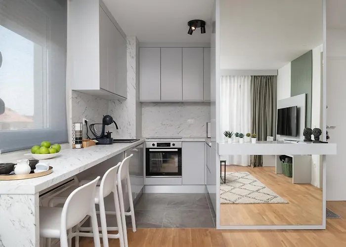 Appartamento Anni - Modern & Cosy - With Garage & Balcony Zara