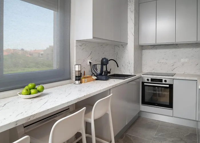 Appartamento Anni - Modern & Cosy - With Garage & Balcony Zara