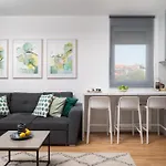 Anni - Modern & Cosy - With Garage & Balcony