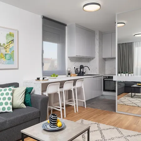 Apartman Anni - Modern & Cosy - With Garage & Balcony